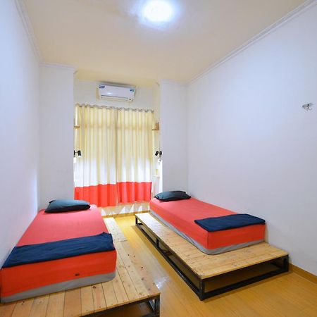 Bunk Bed And Breakfast Yogyakarta Exterior photo
