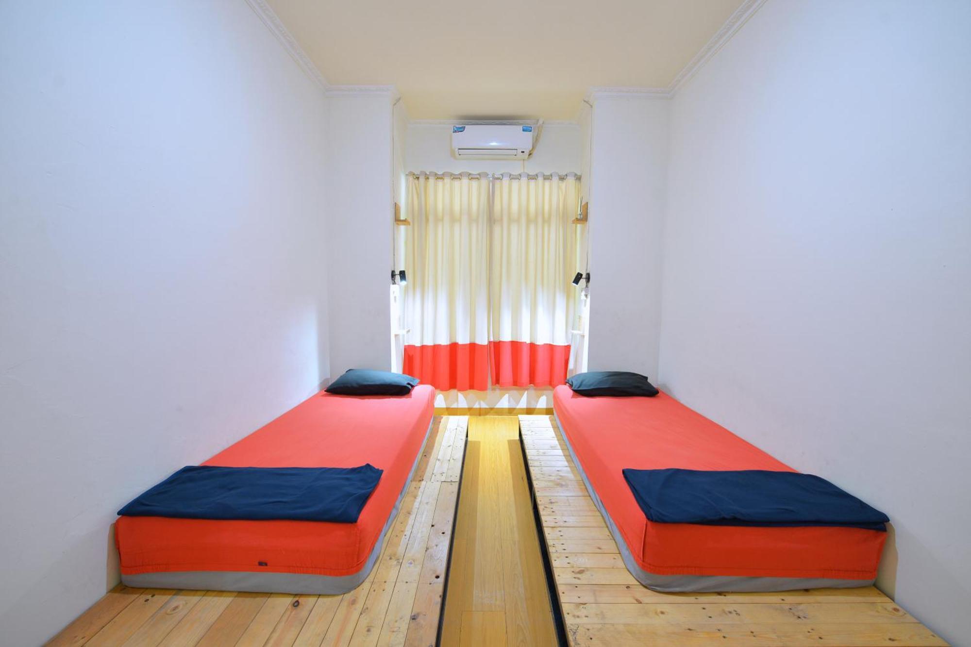 Bunk Bed And Breakfast Yogyakarta Exterior photo