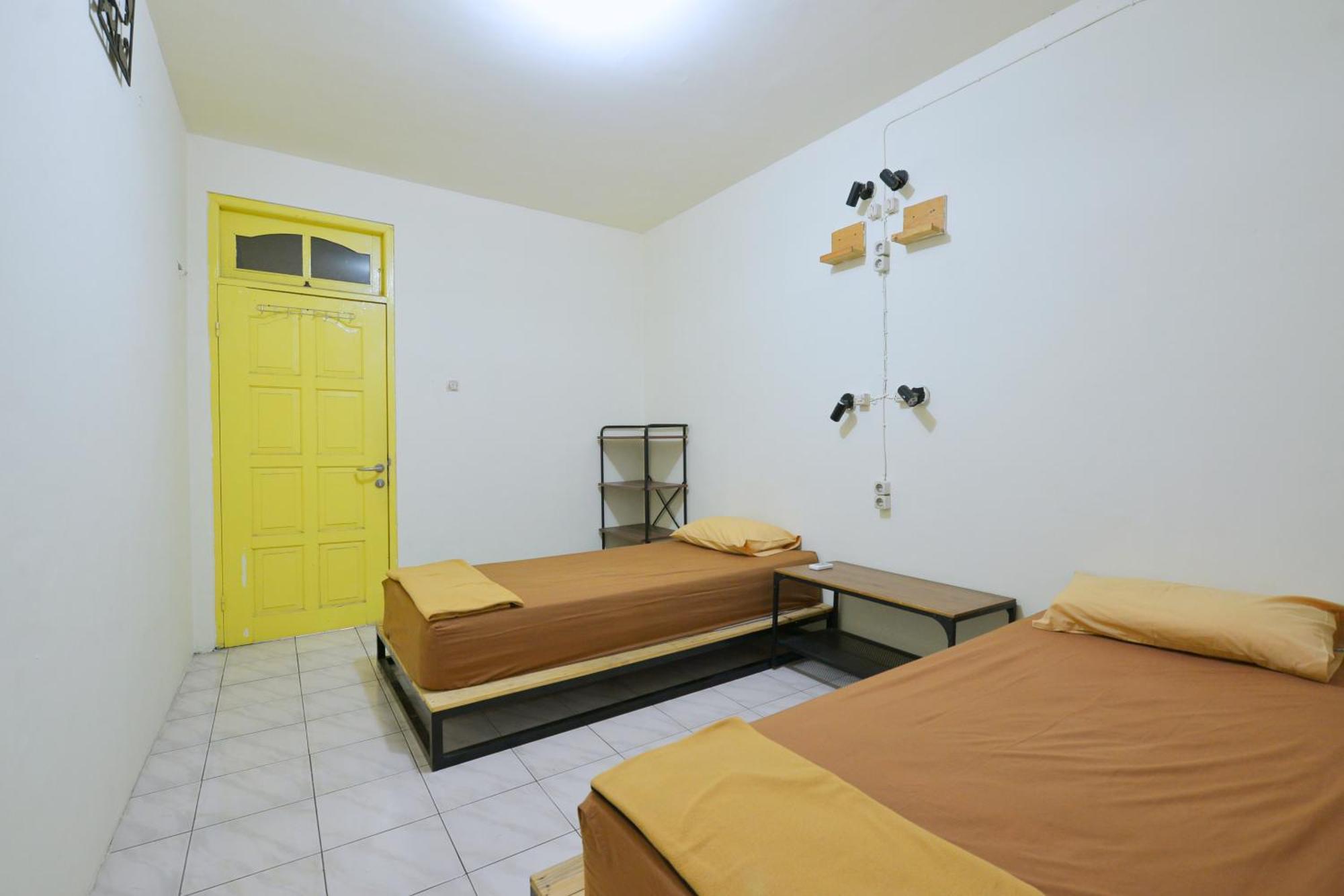 Bunk Bed And Breakfast Yogyakarta Exterior photo