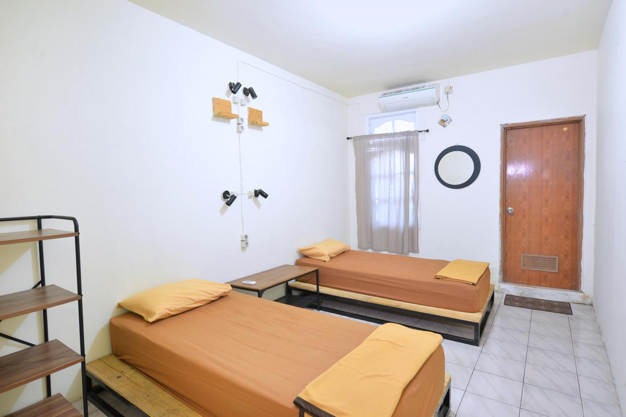 Bunk Bed And Breakfast Yogyakarta Exterior photo