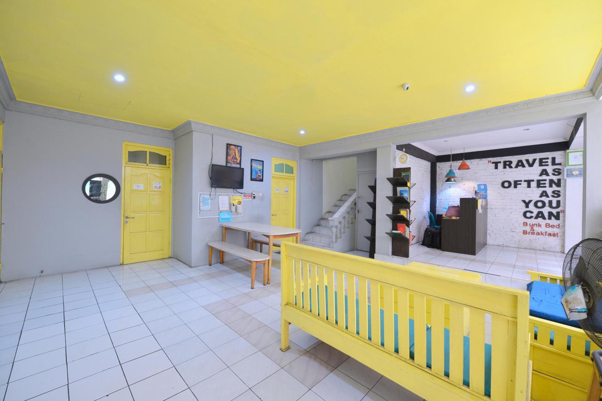 Bunk Bed And Breakfast Yogyakarta Exterior photo