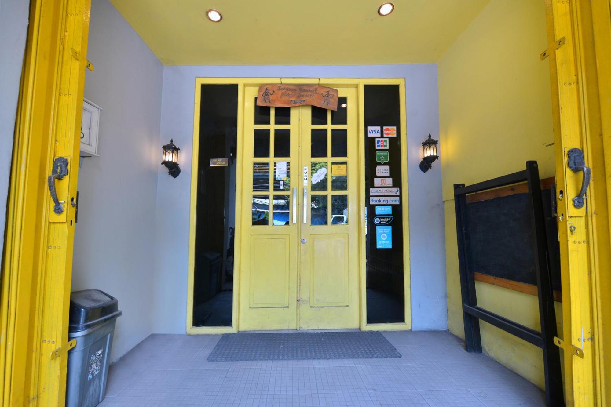 Bunk Bed And Breakfast Yogyakarta Exterior photo