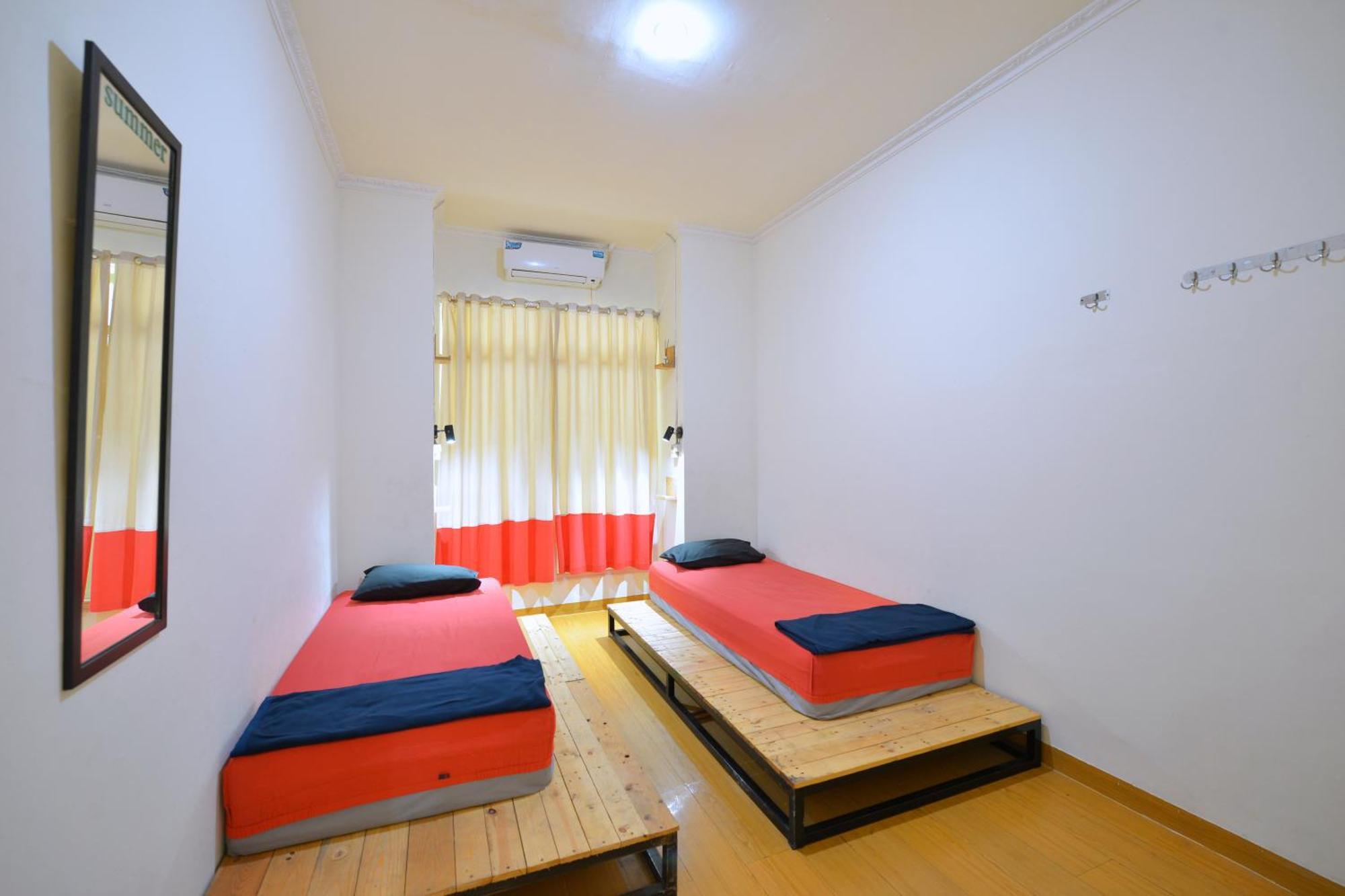 Bunk Bed And Breakfast Yogyakarta Exterior photo