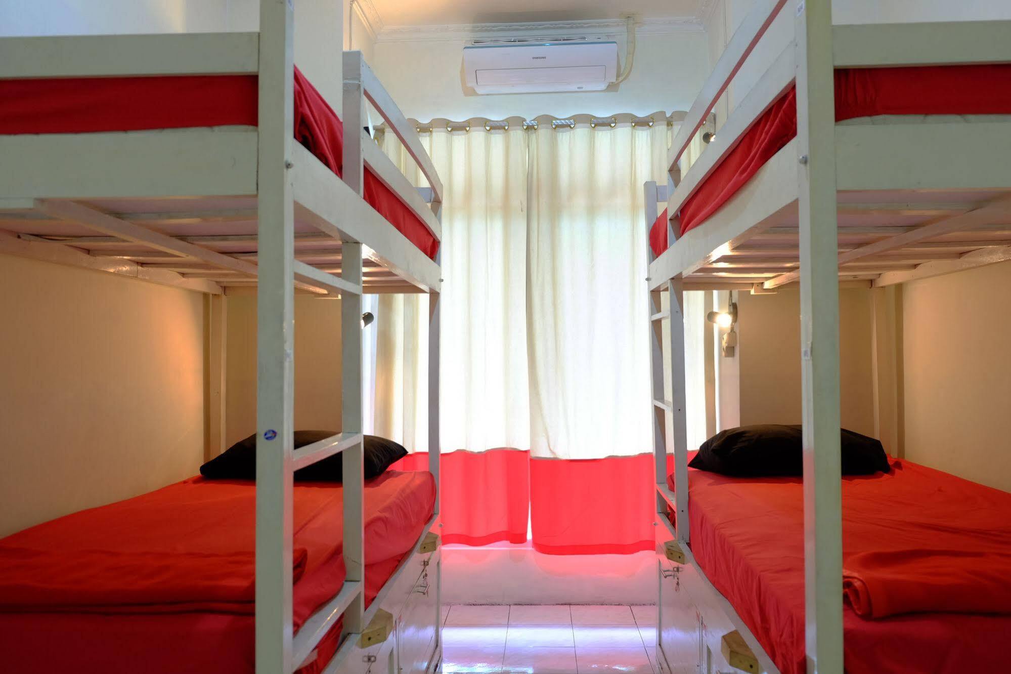 Bunk Bed And Breakfast Yogyakarta Exterior photo