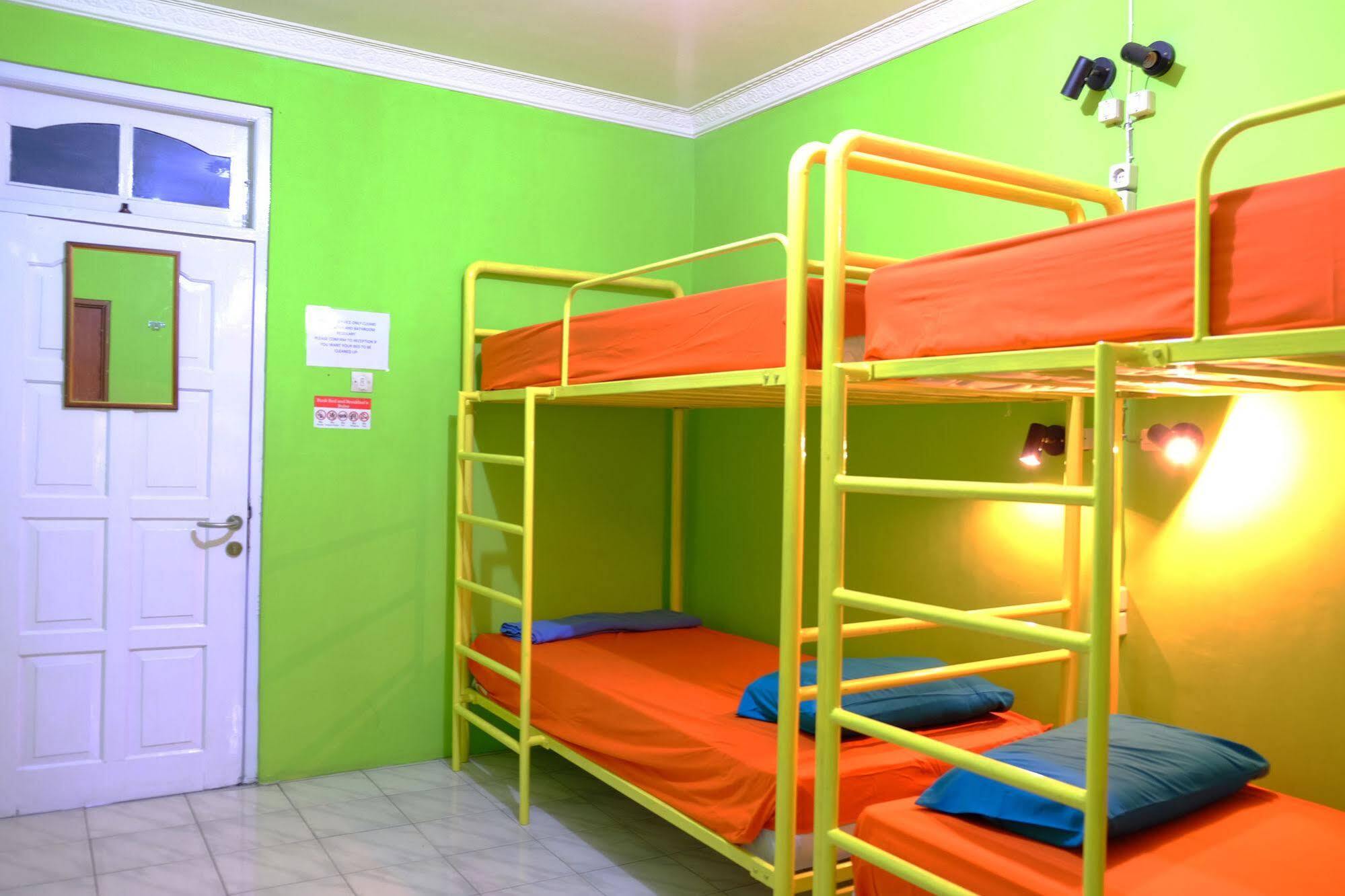 Bunk Bed And Breakfast Yogyakarta Exterior photo